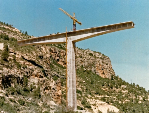 Puente sobre el Embalse de Cortes. Cortes de Pallas (Valencia)