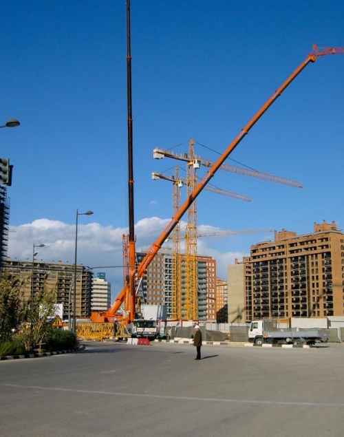 Montando grúas Centro Comercial Aqua
